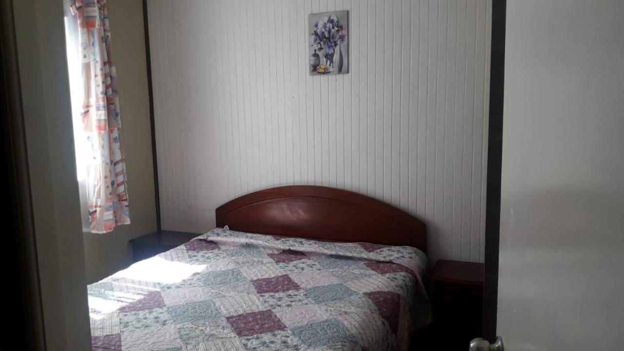 Cabanas Y Hostal Tepual Пуэрто-Монт Экстерьер фото