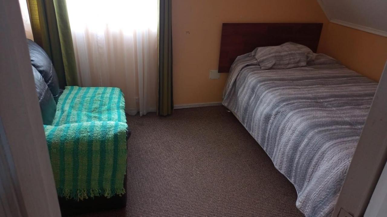 Cabanas Y Hostal Tepual Пуэрто-Монт Экстерьер фото